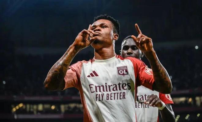 成都蓉城外援卡隆在训练中十字韧带断裂 赛季报销